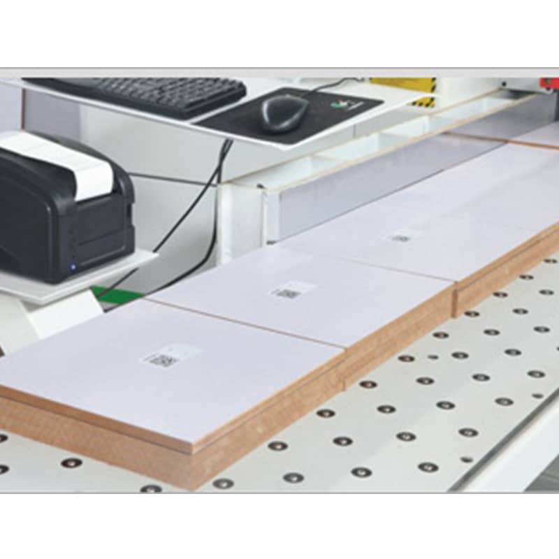 Machines de scie à panneaux pour ordinateur de découpe de planches de bois MDF Scie à table